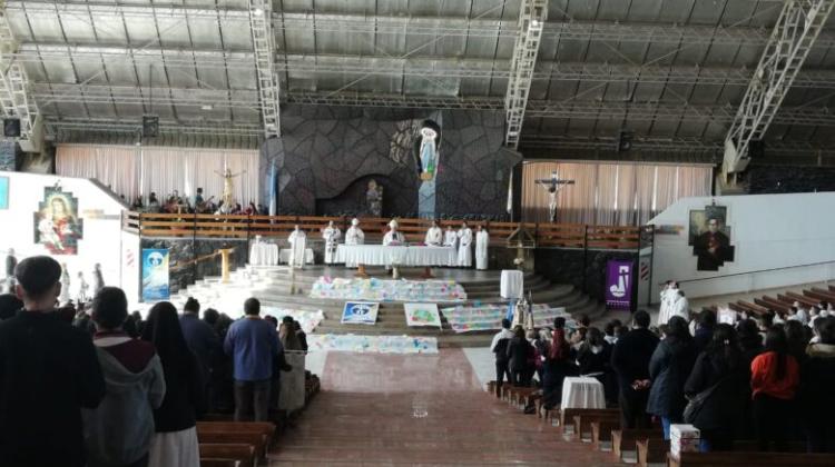 Más de mil estudiantes peregrinaron y participaron de la Eucaristía por la Paz Más de mil estudiantes peregrinaron y participaron de la Eucaristía por la Paz