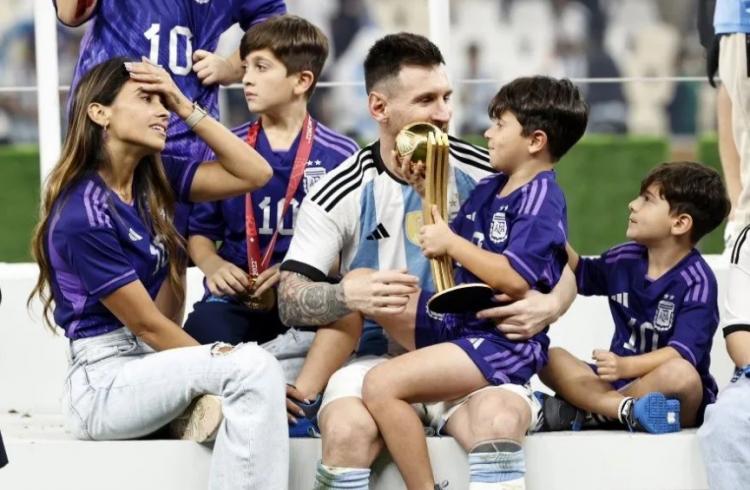 Messi y el mayor de sus trofeos: la familia Messi y el mayor de sus trofeos: la familia