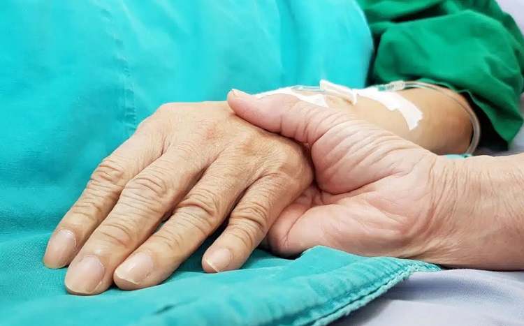 México: no a la legalización de la eutanasia y más recursos a los cuidados paliativos