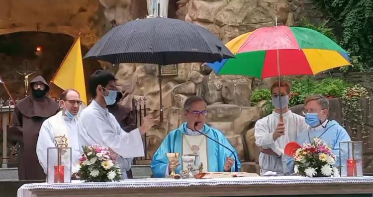 Miles de fieles celebraron en Alta Gracia a Nuestra Señora de Lourdes Miles de fieles celebraron en Alta Gracia a Nuestra Señora de Lourdes