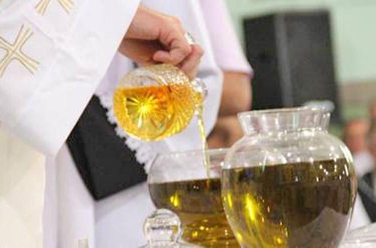 Misa Crismal: Un llamado a "embarrarse" en la tarea sacerdotal de anunciar y bendecir Misa Crismal: Un llamado a "embarrarse" en la tarea sacerdotal de anunciar y bendecir