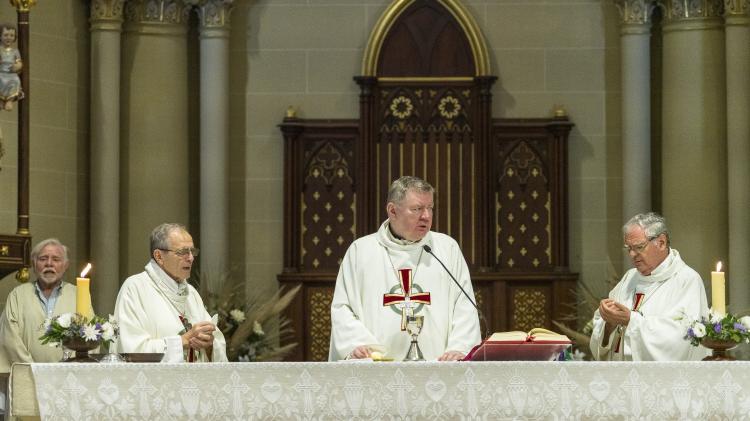 Mons. Adamczyk: "Si queremos renovar nuestra fe y compromiso con Jesucristo, María puede ayudarnos" Mons. Adamczyk: "Si queremos renovar nuestra fe y compromiso con Jesucristo, María puede ayudarnos"