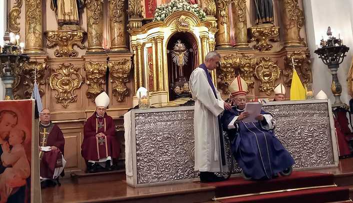 Mons. Aguer celebró tres décadas de ejercicio de su misión episcopal Mons. Aguer celebró tres décadas de ejercicio de su misión episcopal
