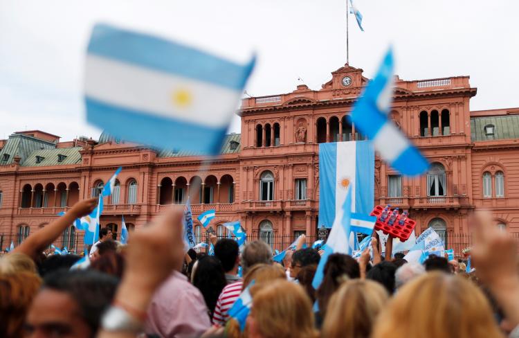 Mons. Álvarez destacó los valores democráticos del pueblo argentino