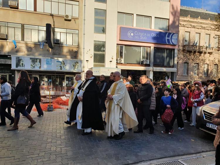 Mons. Azpiroz Costa: 'La Eucaristía es una síntesis de toda la fe cristiana" Mons. Azpiroz Costa: 'La Eucaristía es una síntesis de toda la fe cristiana"