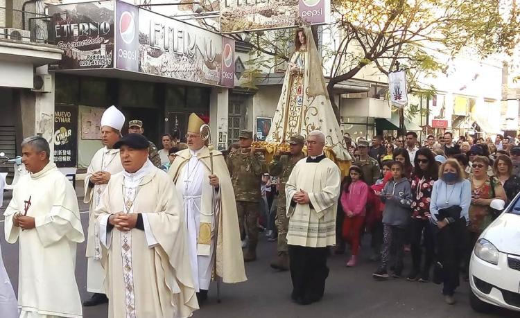 Mons. Azpiroz Costa: María "bendice a Dios y nos bendice" Mons. Azpiroz Costa: María "bendice a Dios y nos bendice"