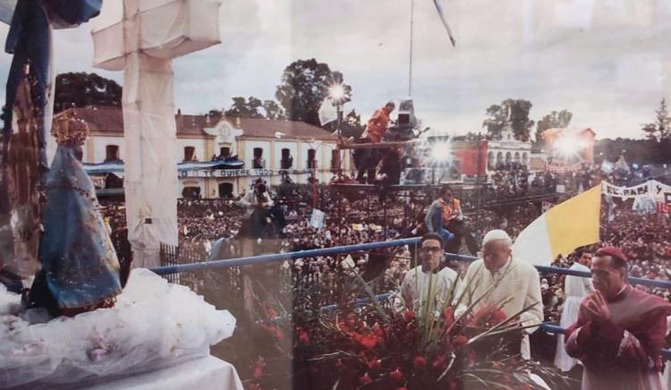 Mons. Azpiroz instó a ser constructores de una 'cadena de unión más fuerte que las cadenas de la guerra' Mons. Azpiroz instó a ser constructores de una 'cadena de unión más fuerte que las cadenas de la guerra'