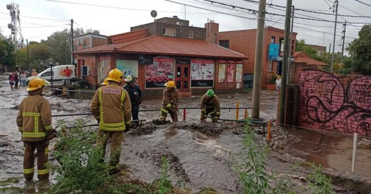 Mons. Barba, cercano a la comunidad de Merlo afectada por un temporal