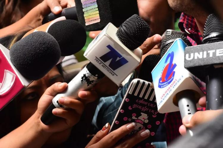 Mons. Barba destacó el servicio de los movileros de radio y TV Mons. Barba destacó el servicio de los movileros de radio y TV