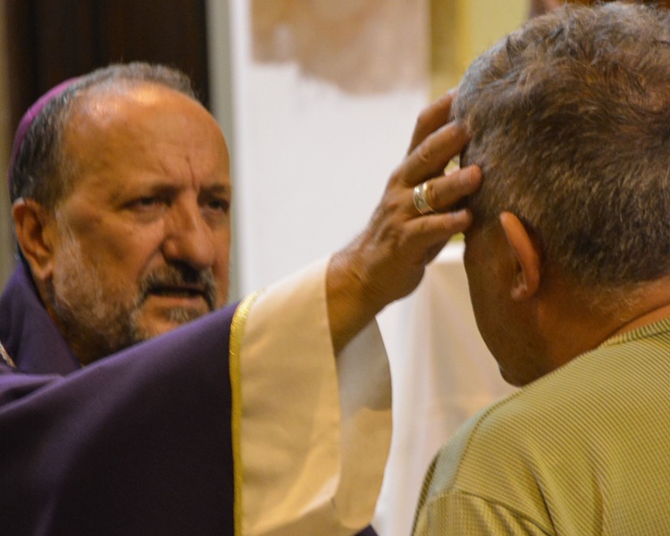 Mons. Barba: 'En Cuaresma, mirar honestamente hacia adentro de nuestros corazones' Mons. Barba: 'En Cuaresma, mirar honestamente hacia adentro de nuestros corazones'