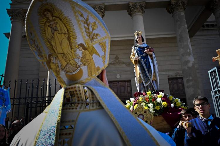 Mons. Barba: 'Hacen falta personas con coraje para construir una vida e historia distintas' Mons. Barba: 'Hacen falta personas con coraje para construir una vida e historia distintas'