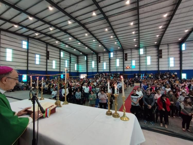 Mons. Barbaro acompañó la jornada diocesana de alabanza Mons. Barbaro acompañó la jornada diocesana de alabanza