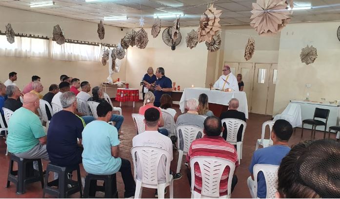 Mons. Buenanueva celebró la Navidad en una penitenciaría de San Francisco Mons. Buenanueva celebró la Navidad en una penitenciaría de San Francisco