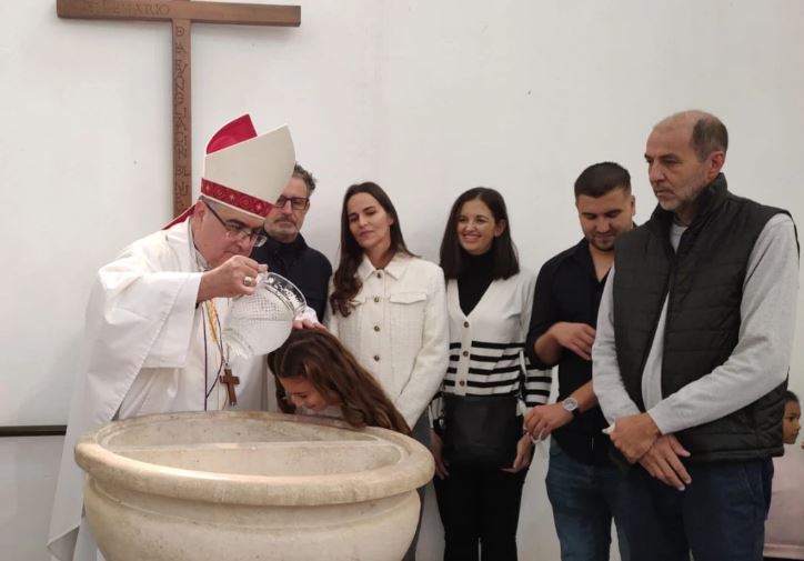 Mons. Buenanueva: 'El bautismo nos sumerge en la vida trinitaria' Mons. Buenanueva: 'El bautismo nos sumerge en la vida trinitaria'