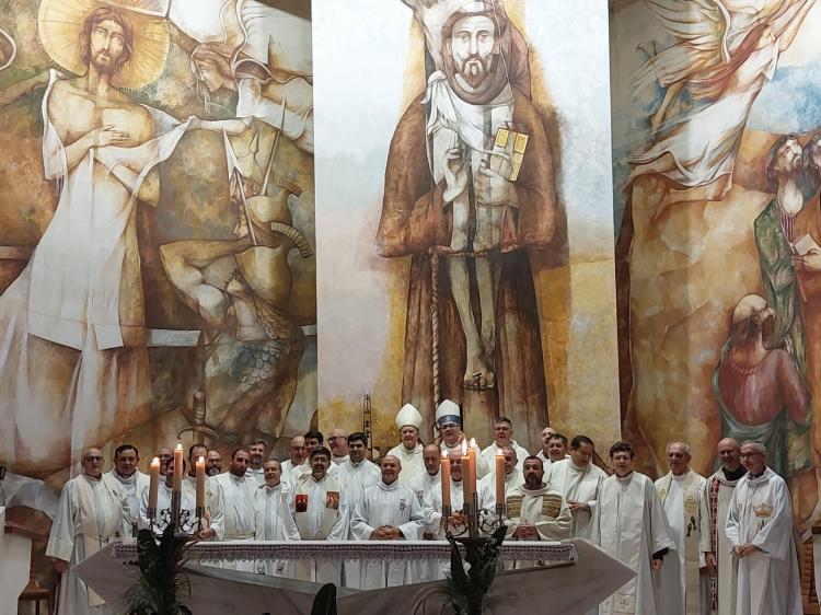 Mons. Buenanueva presidió la Misa Crismal en San Francisco Mons. Buenanueva presidió la Misa Crismal en San Francisco
