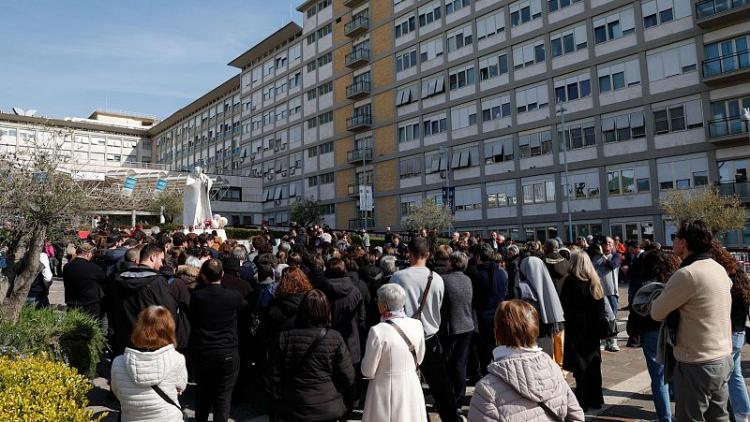 Mons. Buenanueva: 'Rezamos por vos, Francisco' Mons. Buenanueva: 'Rezamos por vos, Francisco'