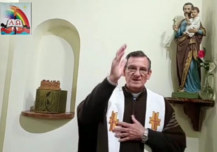 Mons. Canecin rezó por los padres en su día, con 'reconocimiento y gratitud' Mons. Canecin rezó por los padres en su día, con 'reconocimiento y gratitud'
