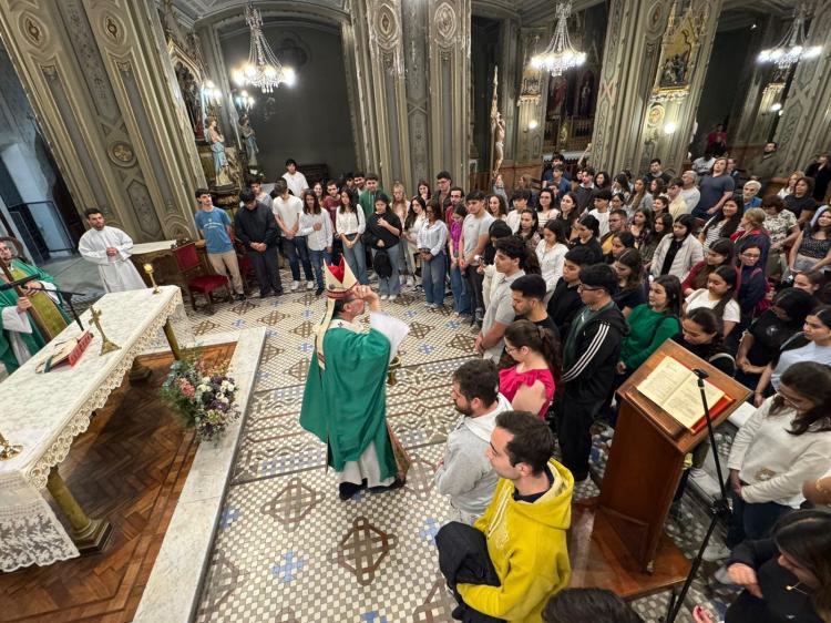 Mons. Carrara a universitarios: 'Crecer en un humanismo sensible a los problemas de hoy'