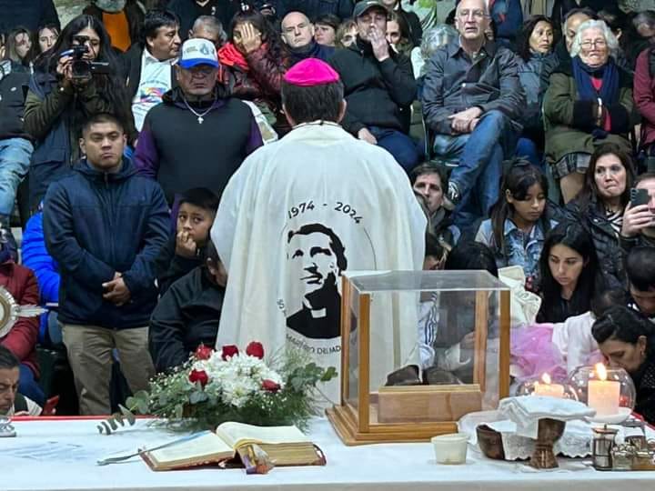 Mons. Carrara: 'El P. Mugica dio la vida por los más pobres y humildes' Mons. Carrara: 'El P. Mugica dio la vida por los más pobres y humildes'