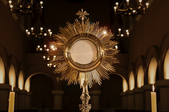 Mons. Castagna: "La centralidad de Cristo en la Iglesia y en el mundo" Mons. Castagna: "La centralidad de Cristo en la Iglesia y en el mundo"