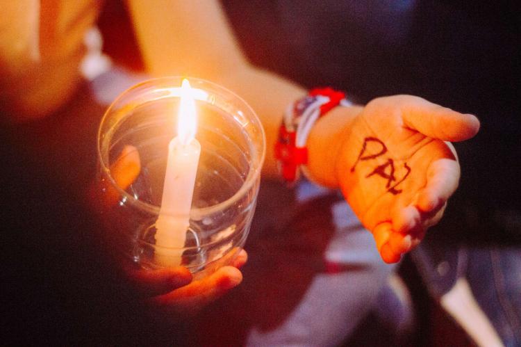 Mons. Castagna: Orar por la paz no es una ingenuidad piadosa Mons. Castagna: Orar por la paz no es una ingenuidad piadosa