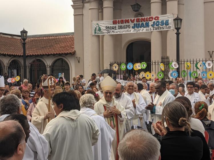 Mons. Chaparro inició su misión pastoral en la diócesis de Merlo-Moreno Mons. Chaparro inició su misión pastoral en la diócesis de Merlo-Moreno