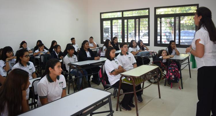 Mons. Colombo anima a los docentes en su misión de educar Mons. Colombo anima a los docentes en su misión de educar