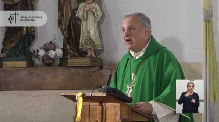 Mons. Colombo explicó el modo de renovar el obrar moral personal y social Mons. Colombo explicó el modo de renovar el obrar moral personal y social