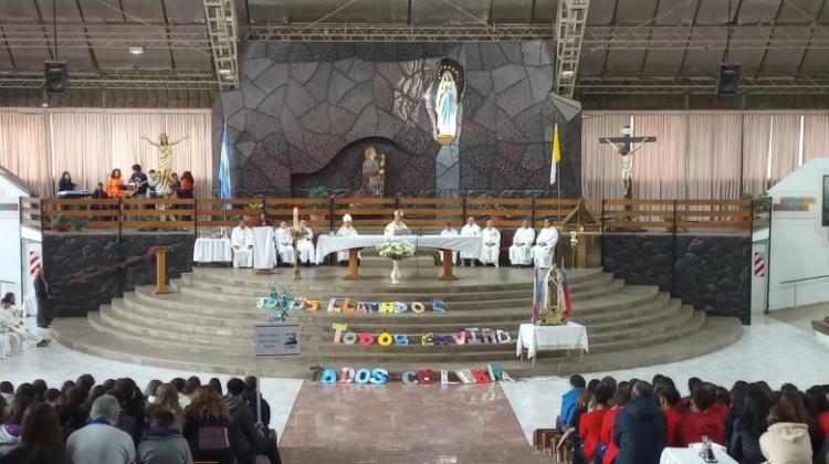 Mons. Colombo presidió la misa para los colegios católicos de Mendoza Mons. Colombo presidió la misa para los colegios católicos de Mendoza