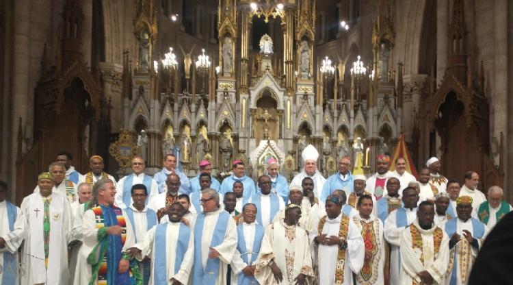 Mons. Colombo: 'Ustedes ponen de manifiesto la riqueza de los dones de Dios'