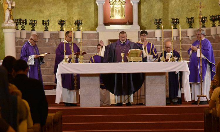 Mons. Domínguez celebró los 10 años del papa Francisco y sus 30 años de sacerdocio Mons. Domínguez celebró los 10 años del papa Francisco y sus 30 años de sacerdocio