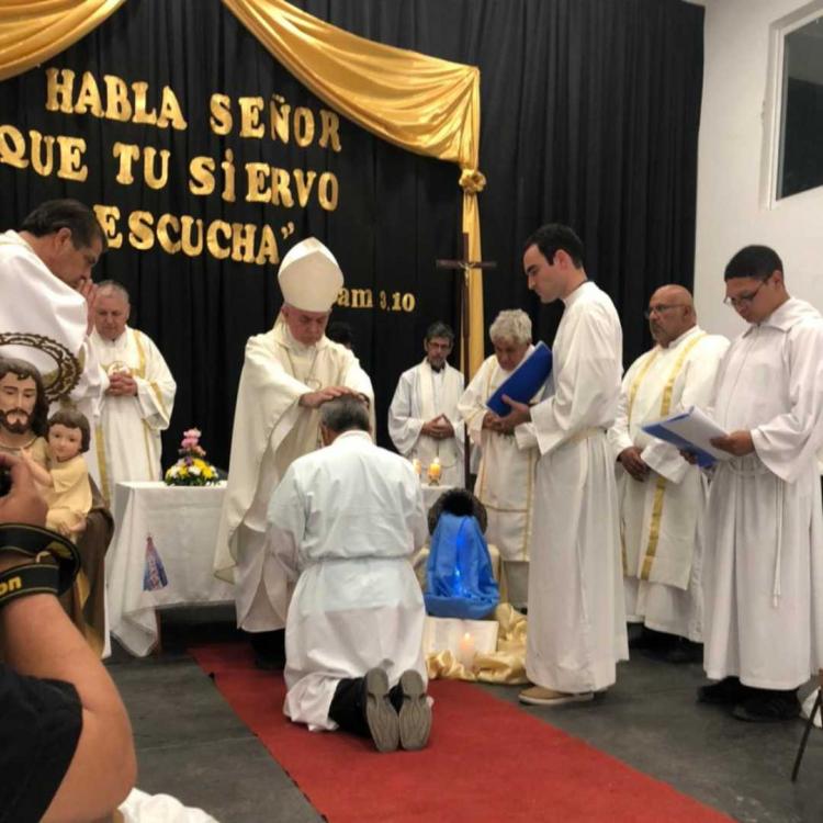 Mons. Dus ordenó un nuevo diácono permanente para la arquidiócesis Mons. Dus ordenó un nuevo diácono permanente para la arquidiócesis
