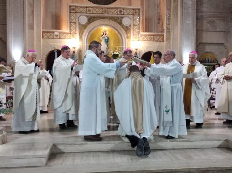 Mons. Eduardo Redondo fue ordenado obispo en la catedral de Quilmes Mons. Eduardo Redondo fue ordenado obispo en la catedral de Quilmes