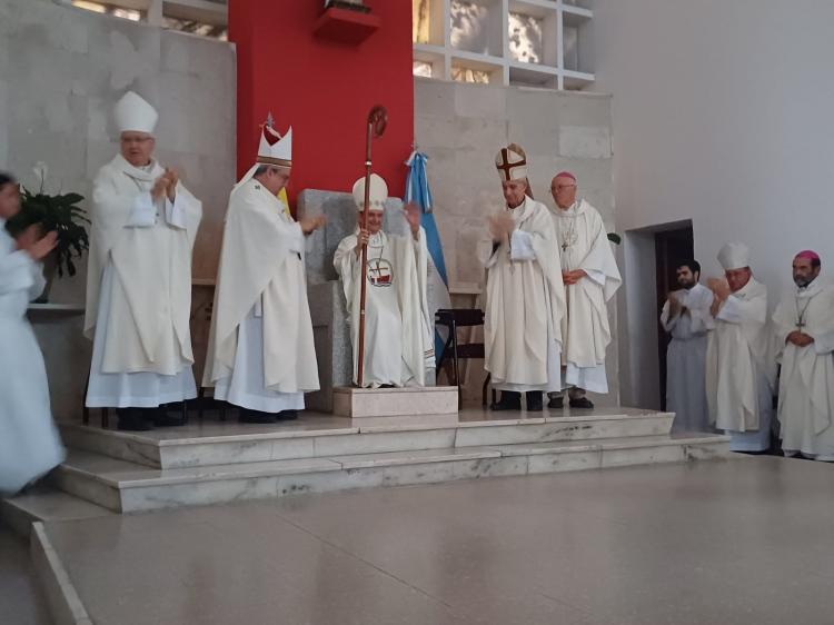 Mons. Eguía Seguí tomó posesión de la sede prelaticia de Deán Funes Mons. Eguía Seguí tomó posesión de la sede prelaticia de Deán Funes