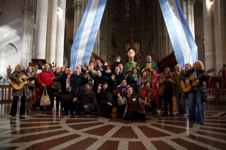 Mons. Fernández a los carismáticos "salgan a conquistar los corazones cerrados" Mons. Fernández a los carismáticos "salgan a conquistar los corazones cerrados"