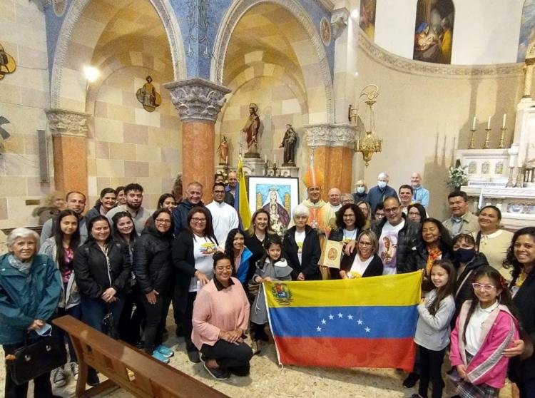 Mons. Fernández celebró una misa por la comunidad venezolana Mons. Fernández celebró una misa por la comunidad venezolana