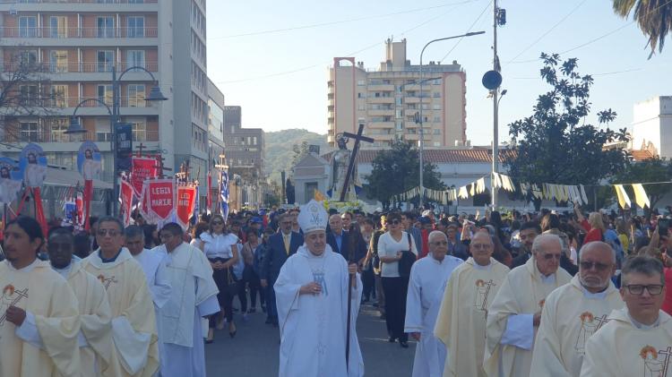 Mons. Fernández llamó a la comunidad jujeña a trabajar por la fraternidad y la paz Mons. Fernández llamó a la comunidad jujeña a trabajar por la fraternidad y la paz