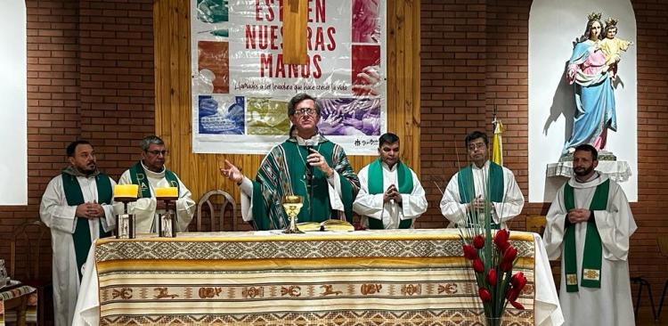 Mons. García Cuerva, a la comunidad fueguina: 'Aprendí a ser obispo con ustedes' Mons. García Cuerva, a la comunidad fueguina: 'Aprendí a ser obispo con ustedes'