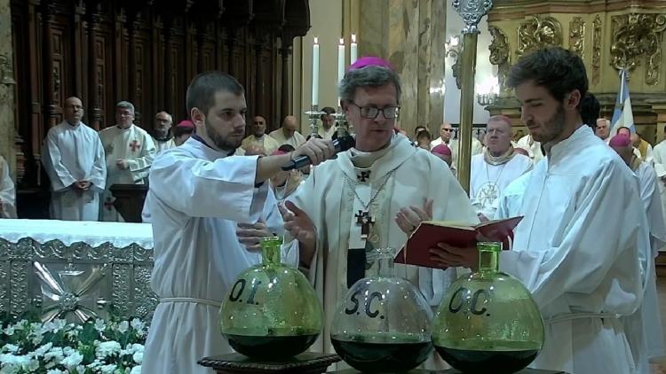 Mons. García Cuerva en la Misa Crismal animó al clero a una alegría fervorosa, popular e inquieta Mons. García Cuerva en la Misa Crismal animó al clero a una alegría fervorosa, popular e inquieta