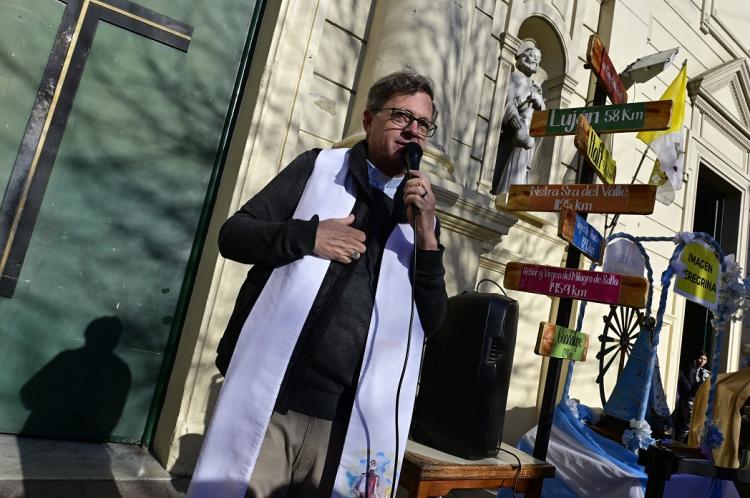 Mons. García Cuerva: 'Caminamos para pedirle a la Virgen que nos una' Mons. García Cuerva: 'Caminamos para pedirle a la Virgen que nos una'