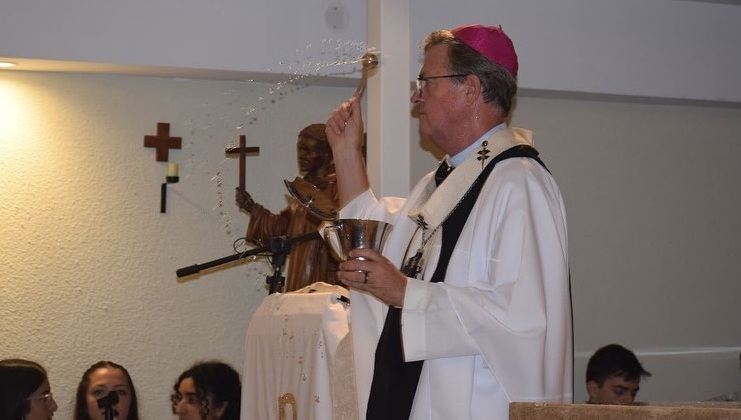 Mons. García Cuerva consagró el nuevo templo de San Martín de Porres Mons. García Cuerva consagró el nuevo templo de San Martín de Porres