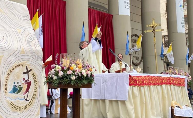 Mons. García Cuerva en Corpus: 'En la mesa de Jesús hay lugar para todos' Mons. García Cuerva en Corpus: 'En la mesa de Jesús hay lugar para todos'