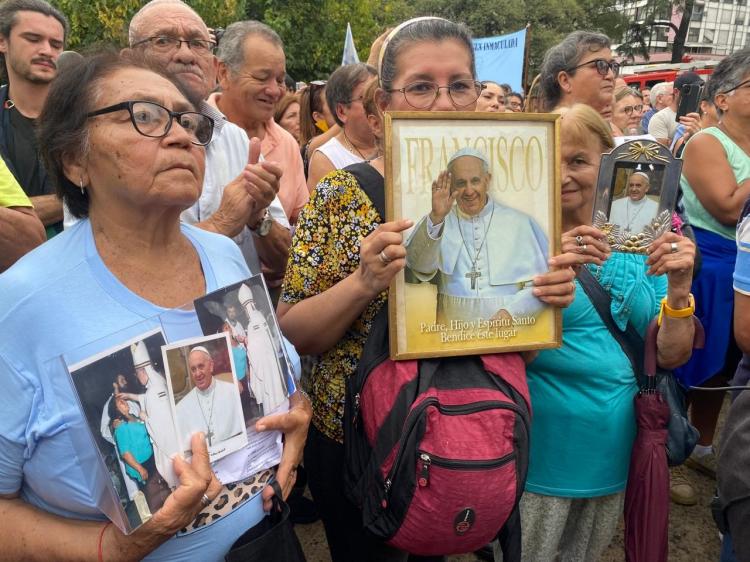 Mons. García Cuerva en la misa por el Papa: 'Su fragilidad quiere ser nuestra fortaleza' Mons. García Cuerva en la misa por el Papa: 'Su fragilidad quiere ser nuestra fortaleza'
