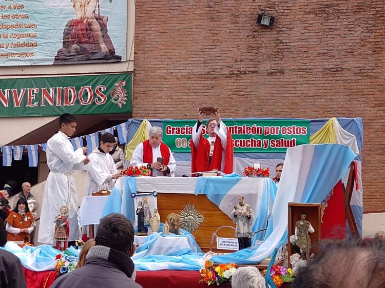 Mons. García Cuerva: 'Necesitamos salir adelante entre todos' Mons. García Cuerva: 'Necesitamos salir adelante entre todos'