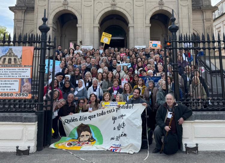 Mons. García Cuerva: 'No asistimos, nos encontramos con los hermanos que más sufren' Mons. García Cuerva: 'No asistimos, nos encontramos con los hermanos que más sufren'