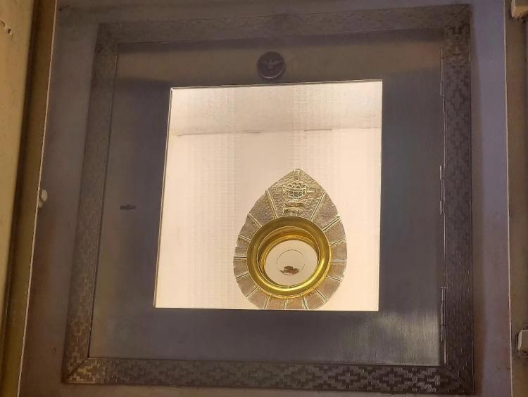 Mons. García Cuerva puntualiza la versión oficial sobre un milagro eucarístico Mons. García Cuerva puntualiza la versión oficial sobre un milagro eucarístico