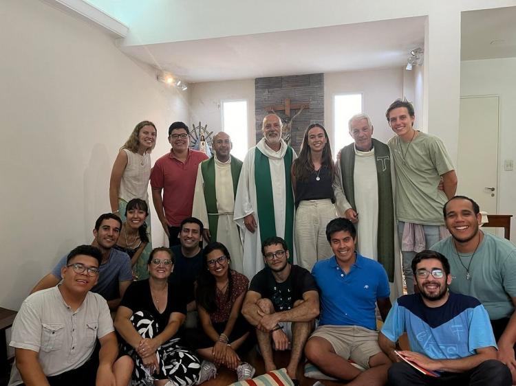 Mons. Eduardo García se reunió con el fundador de Hakuna Mons. Eduardo García se reunió con el fundador de Hakuna