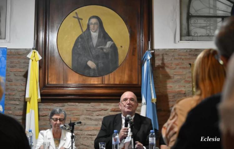 Mons. Giobando presentó su libro sobre Mama Antula en la Santa Casa Mons. Giobando presentó su libro sobre Mama Antula en la Santa Casa