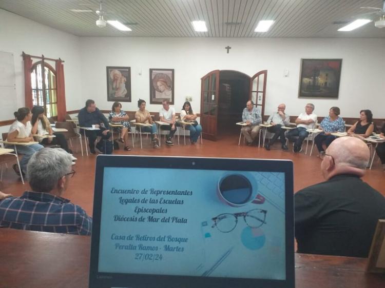Mons. Giobando se reunió con representantes legales de los colegios marplatenses Mons. Giobando se reunió con representantes legales de los colegios marplatenses
