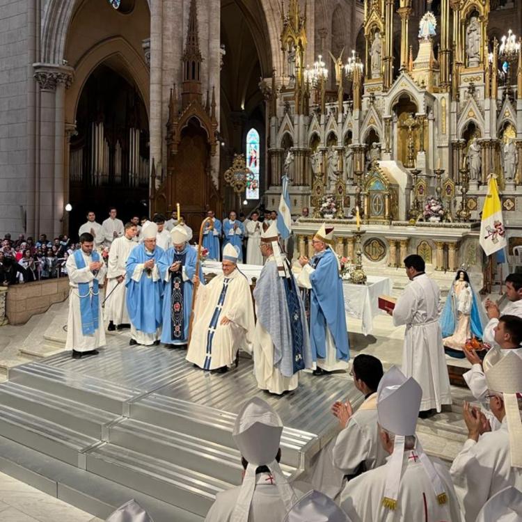 Mons. Landra fue ordenado obispo en la basílica de Luján Mons. Landra fue ordenado obispo en la basílica de Luján